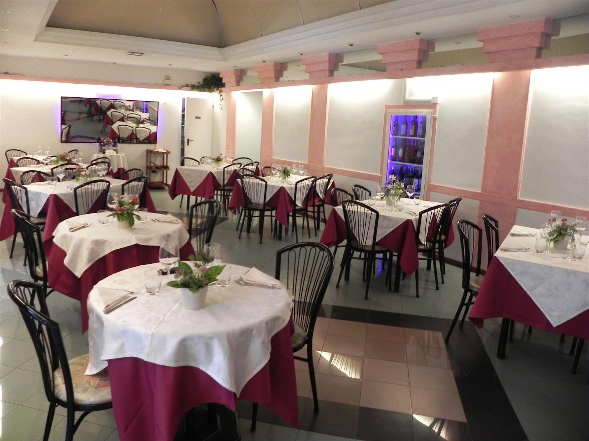 Hotel Villa Robinia Genzano di Roma Exterior foto